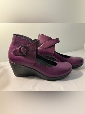 DANSKO WOMENS PURPLE/PLUM LEATHER WEDGE PUMPS MARY JANE SHOES Size 8 (eu 39)